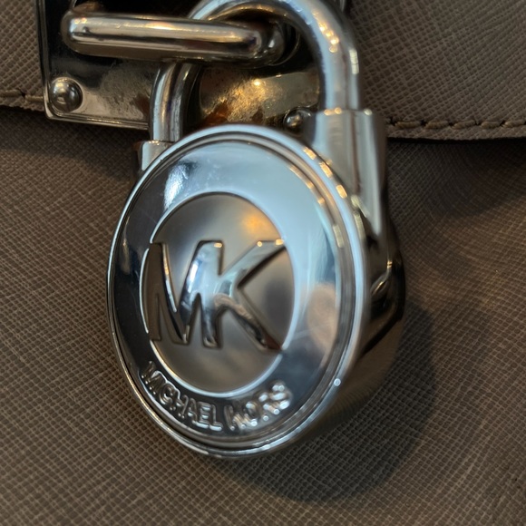 Michael Kors silver grey bag. Medium size. - Picture 4 of 7